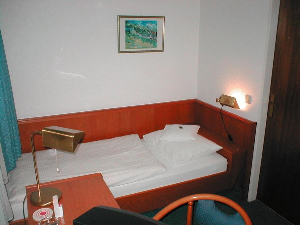 Hotel Zur Flora Ессен Номер фото